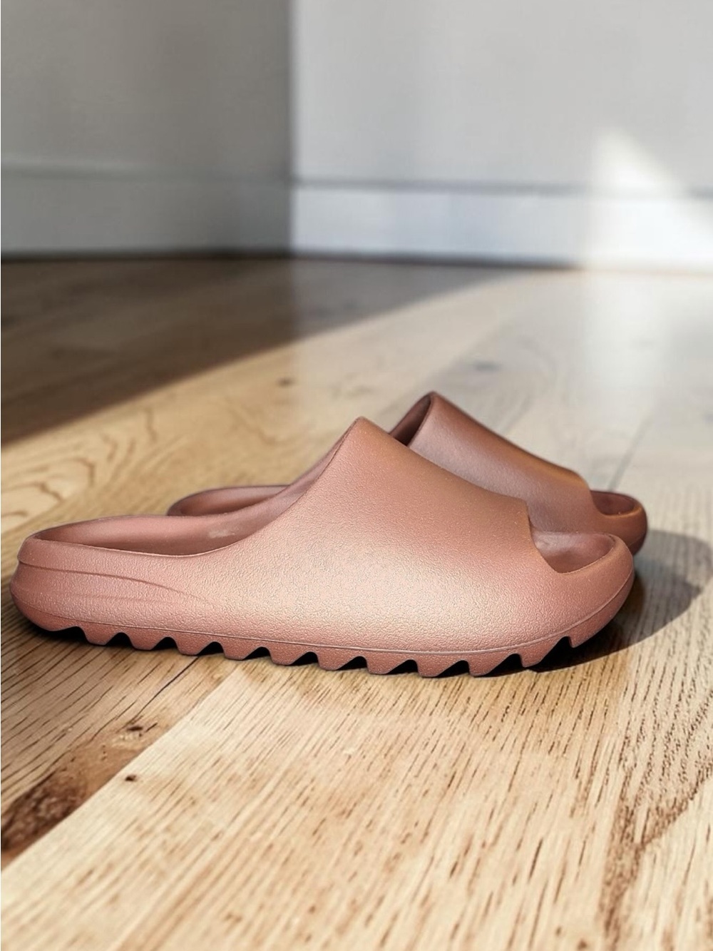 YS-01 Slides – Fudge – Brand New - sizes 5-16 - Picture 6 of 8